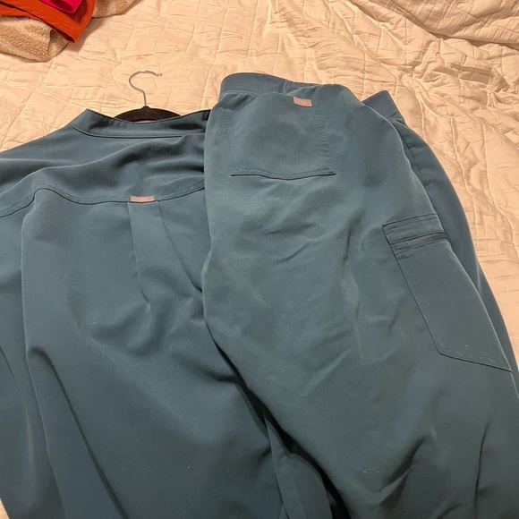 Figs Dark Teal Scrub Set - Picture 2 of 4